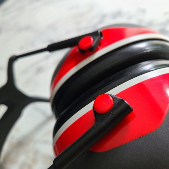 Noise Canceling 3M PELTOR X3A Earmuffs - Picture 5 of 8